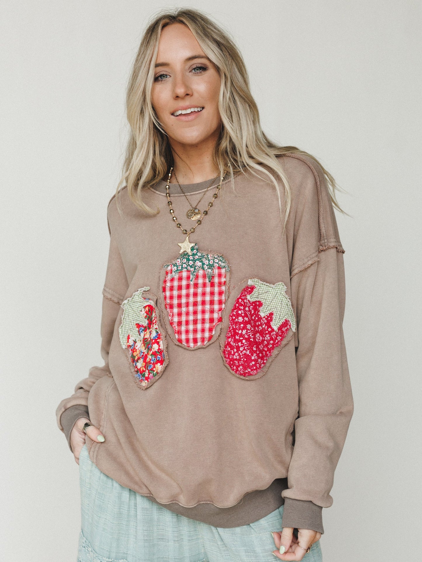 Strawberry Fields Pullover - Mocha