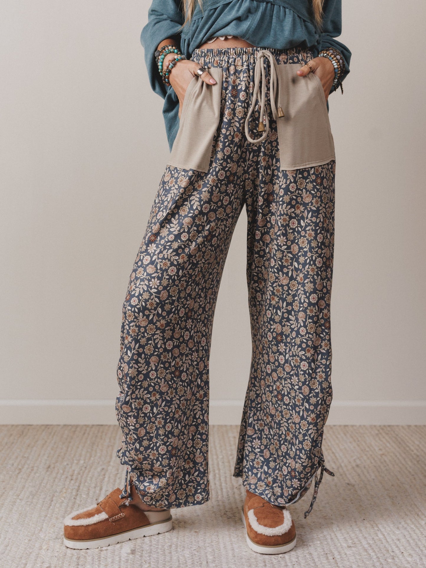 The Nest Pushing Daisies Drawstring Pants - Charcoal