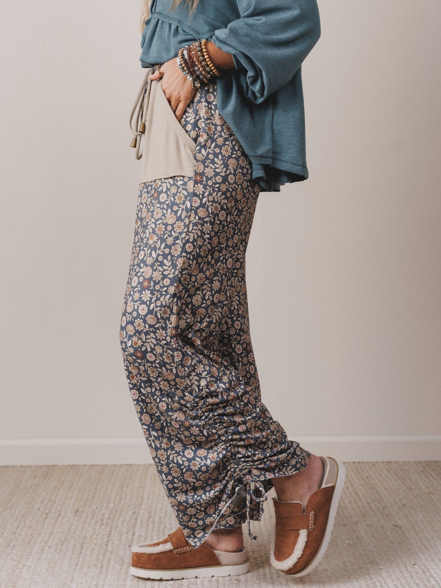The Nest Pushing Daisies Drawstring Pants - Charcoal