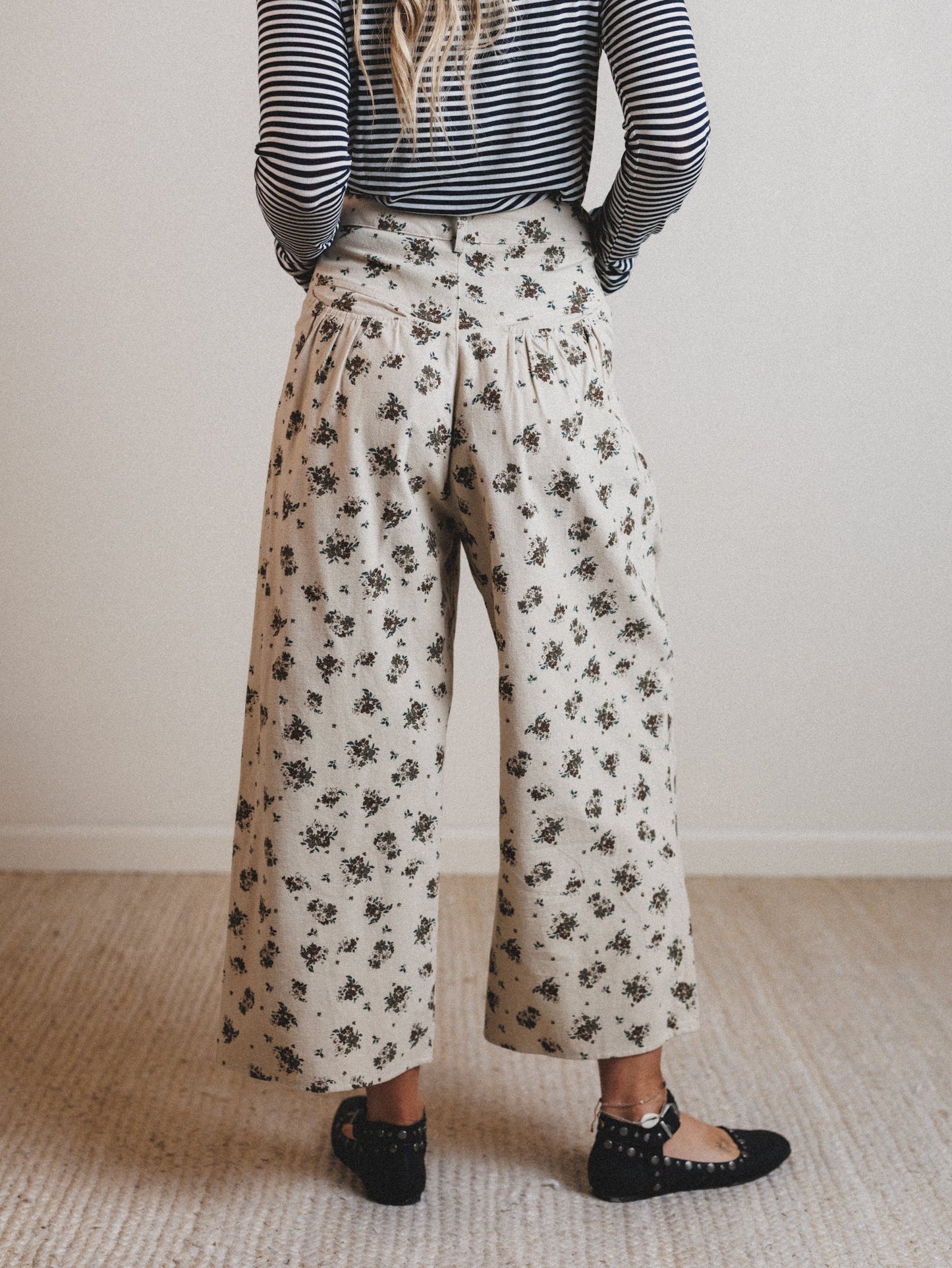 Sweet Memory Floral Pleated Pants - Natural